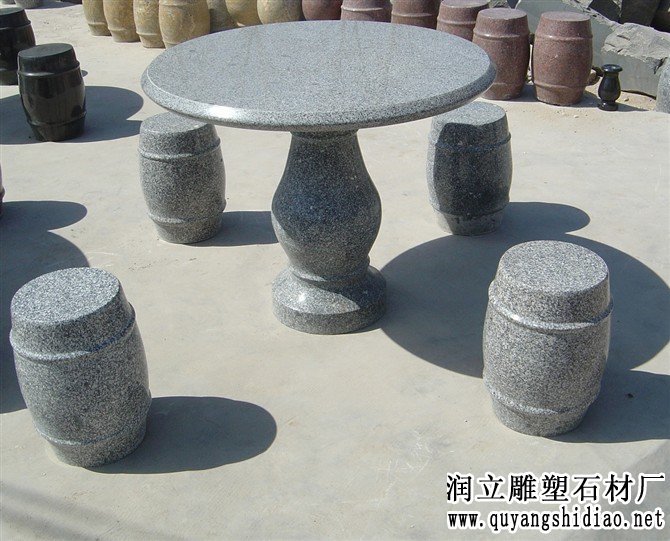 石桌